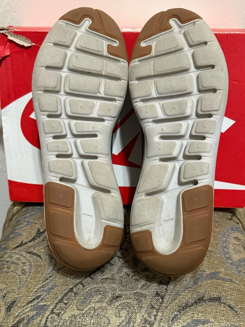 Nike Men’s Lunarestoa 2 Premium Athletic Sneakers - Picture 4 of 6